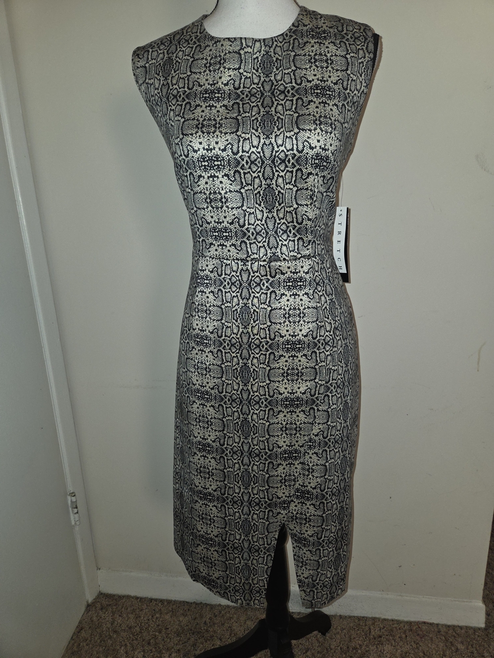 NWT Ile Sleeveless Snake-Print Bodycon Stretch Dress in Black and Cream